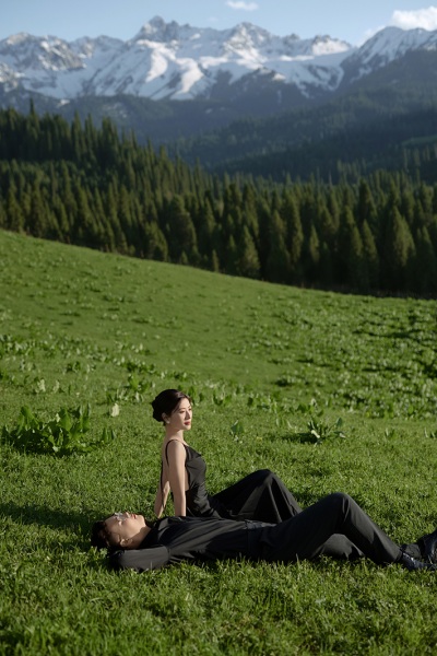 恰西--雪岭绿野